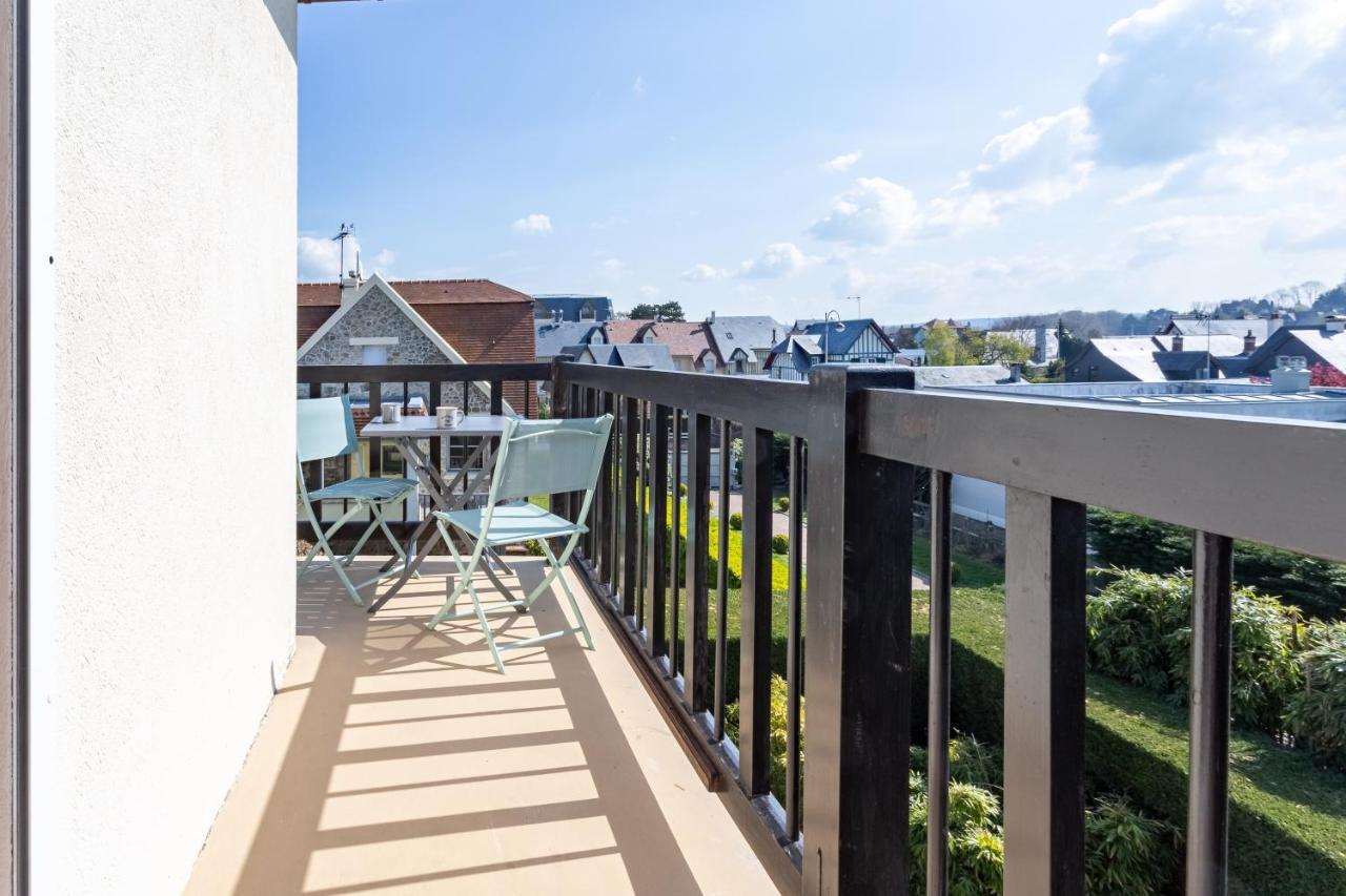 Le Carrousel - Appartement Avec Studio Attenant Deauville Exterior photo